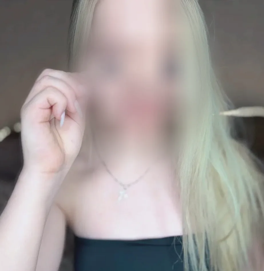 Amira, 21