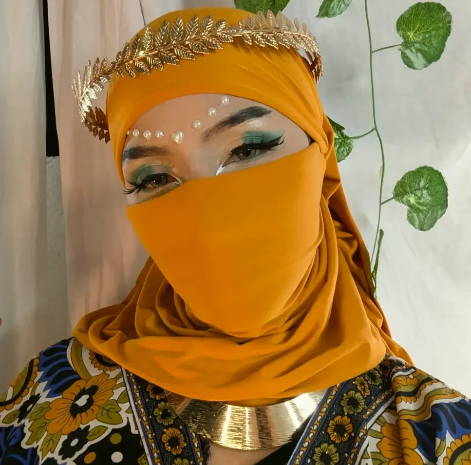 Charlotte, 28