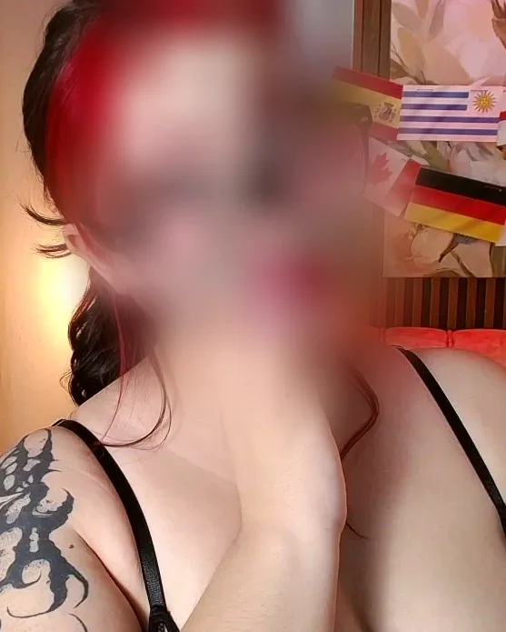 Chloe, 18