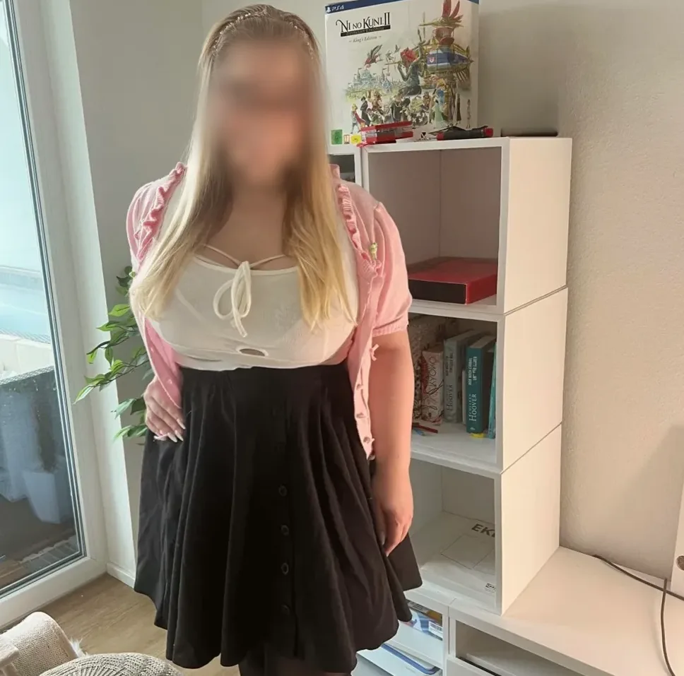 Katie, 32