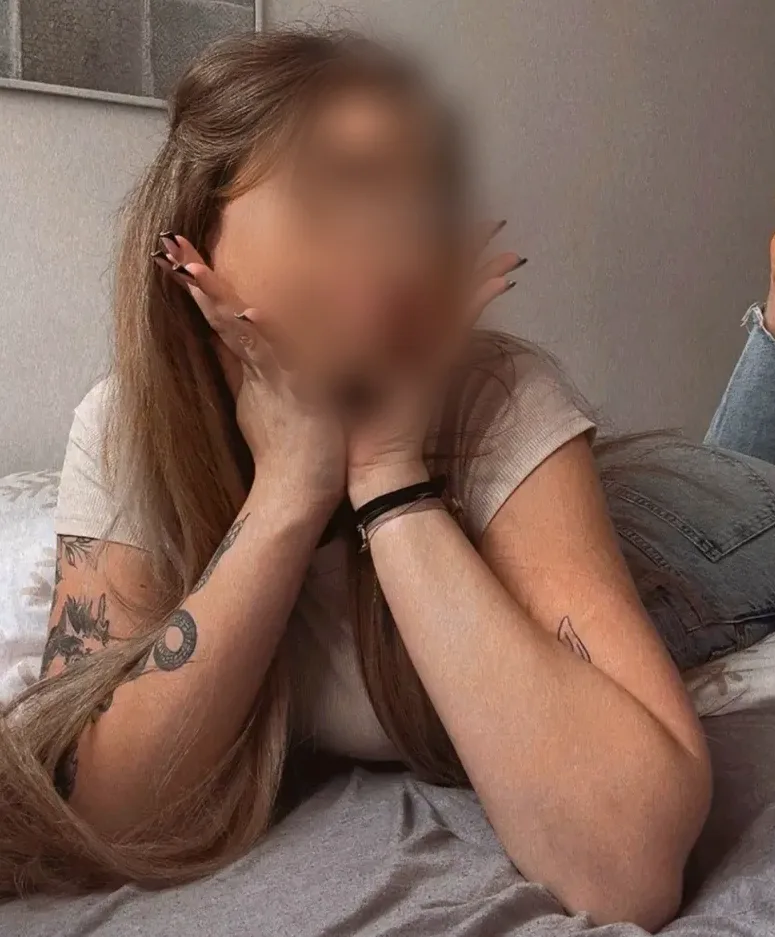 Nicola, 21