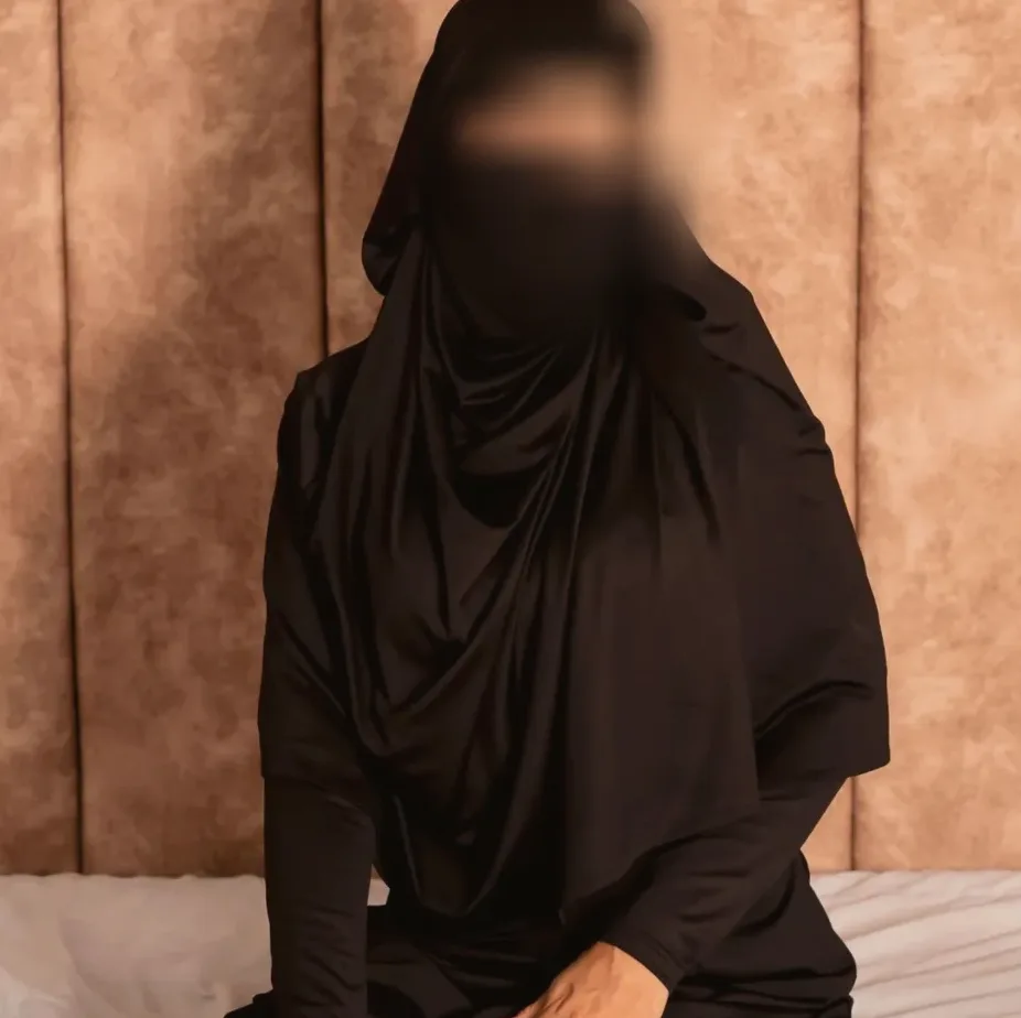 Sofia, 35
