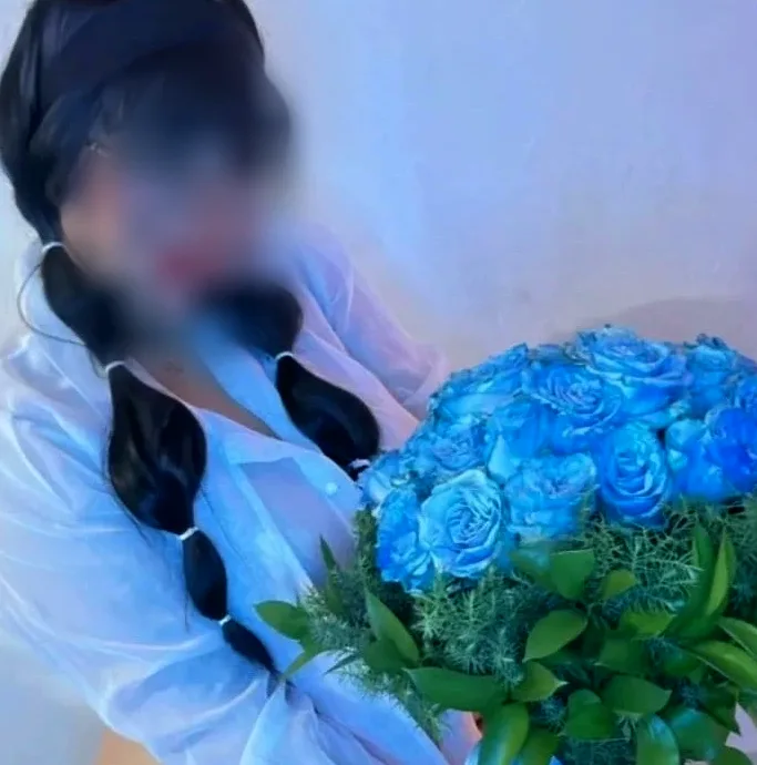 Yasmin, 25